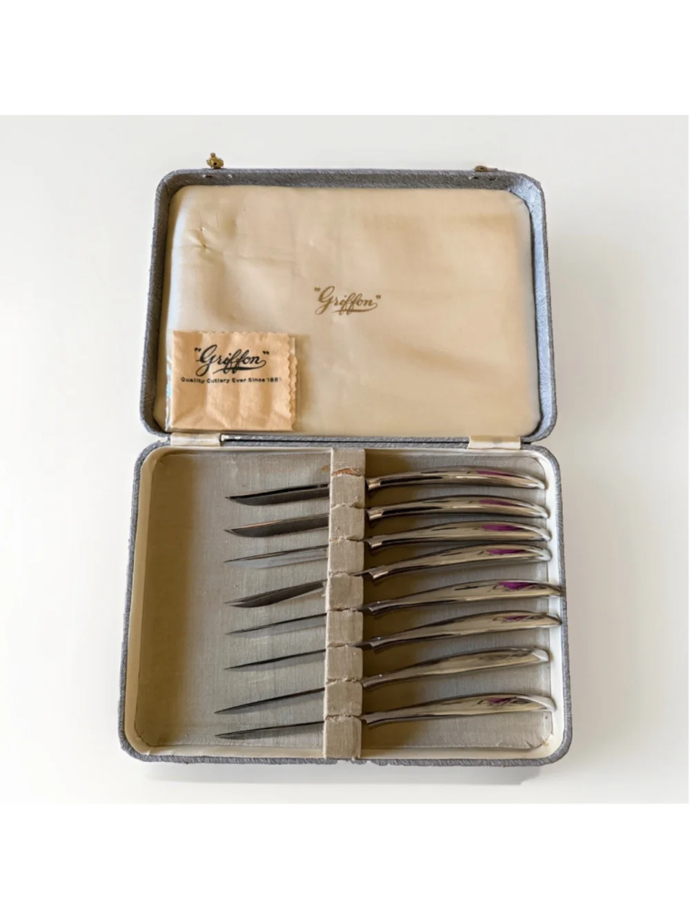 Vintage Griffon 8 PC Stainless Steel steak knives set in original case